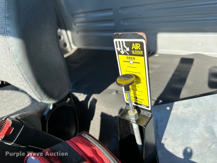 image for item EJ8931 2008 GMC  T7500 street sweeper truck