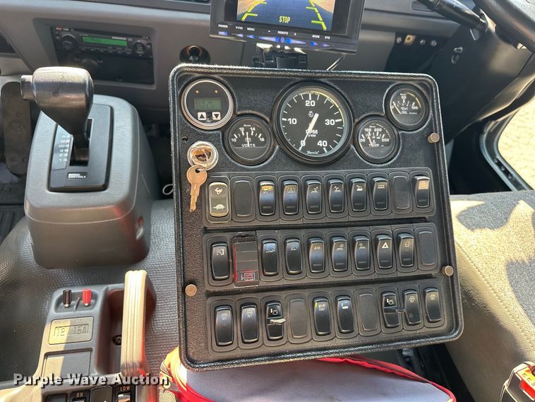 image for item EJ8931 2008 GMC  T7500 street sweeper truck