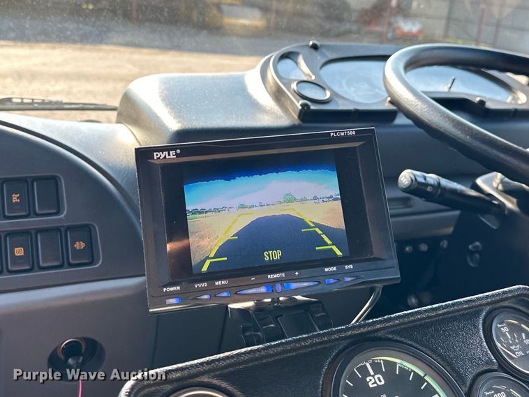 image for item EJ8931 2008 GMC  T7500 street sweeper truck