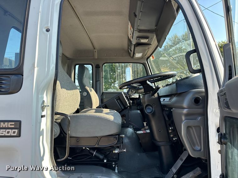 image for item EJ8931 2008 GMC  T7500 street sweeper truck