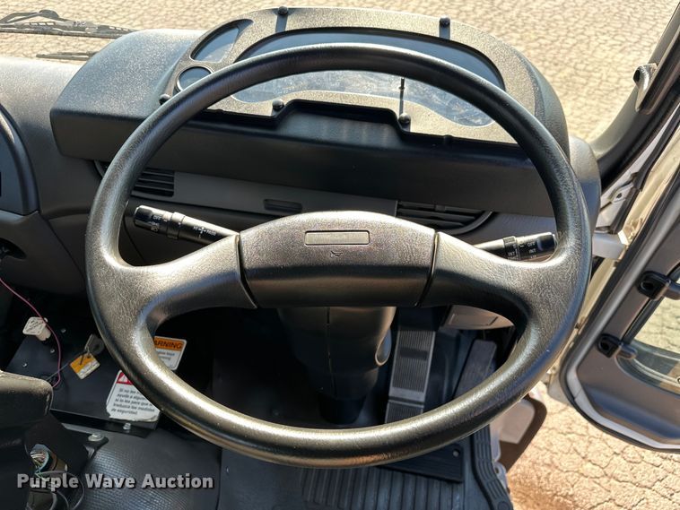 image for item EJ8931 2008 GMC  T7500 street sweeper truck