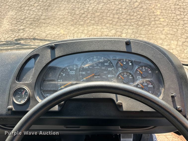 image for item EJ8931 2008 GMC  T7500 street sweeper truck