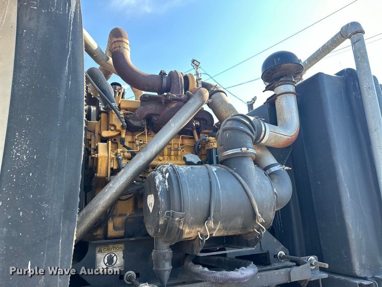 image for item EJ8931 2008 GMC  T7500 street sweeper truck