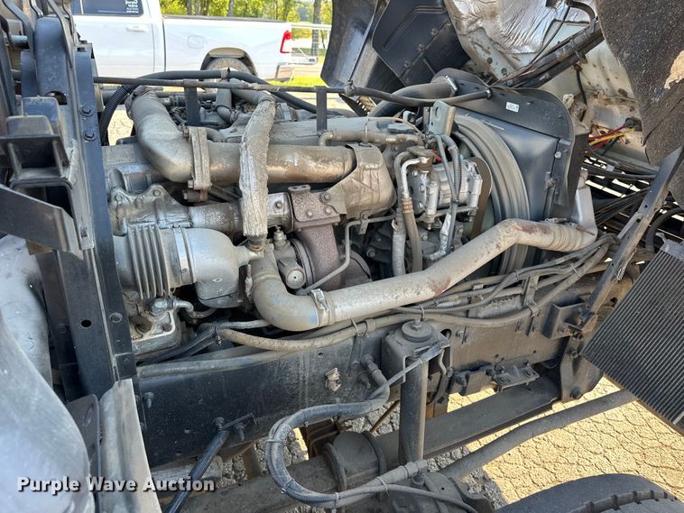 image for item EJ8931 2008 GMC  T7500 street sweeper truck