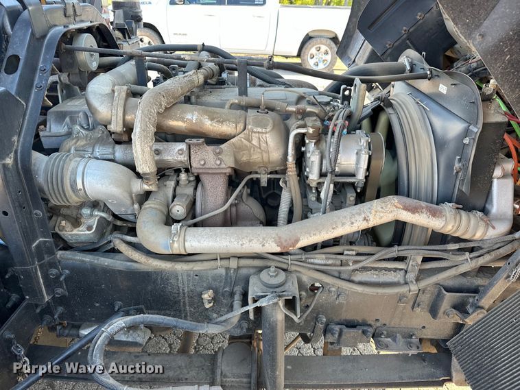 image for item EJ8931 2008 GMC  T7500 street sweeper truck