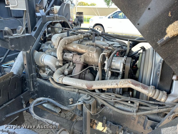 image for item EJ8931 2008 GMC  T7500 street sweeper truck