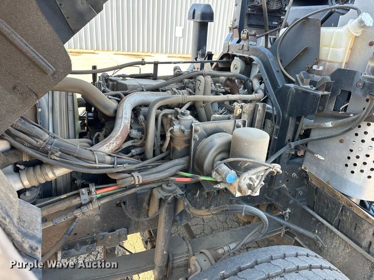 image for item EJ8931 2008 GMC  T7500 street sweeper truck