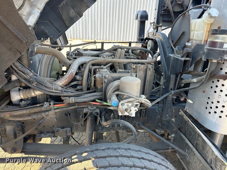 image for item EJ8931 2008 GMC  T7500 street sweeper truck