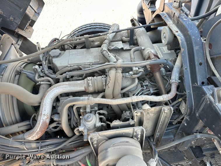 image for item EJ8931 2008 GMC  T7500 street sweeper truck