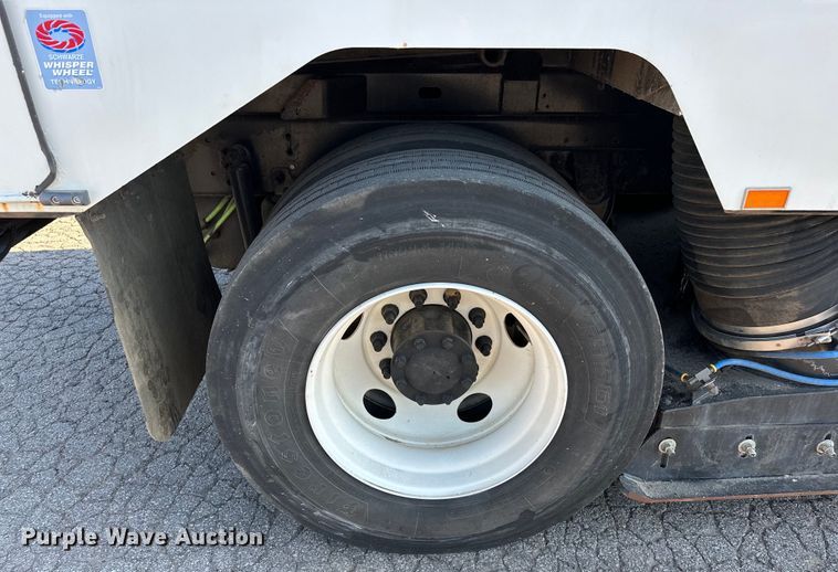 image for item EJ8931 2008 GMC  T7500 street sweeper truck