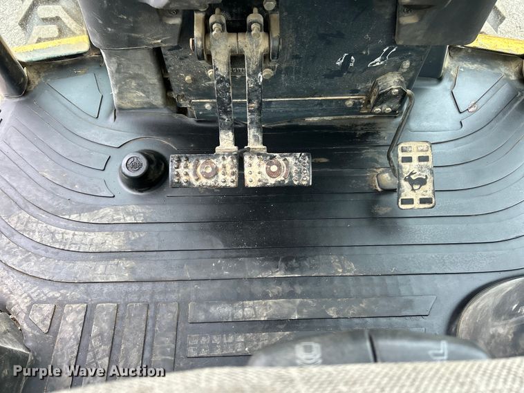 image for item EK3035 2005 John Deere  410G backhoe