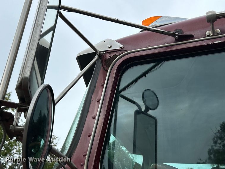 image for item EK3039 2000 Kenworth T800 dump truck