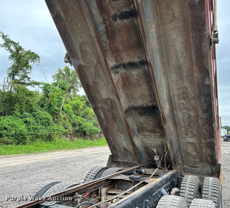 image for item EK3039 2000 Kenworth T800 dump truck