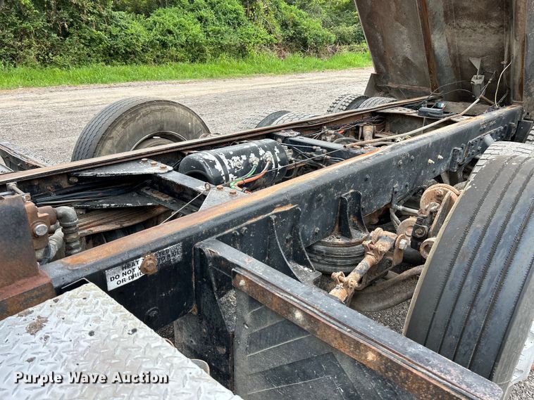 image for item EK3039 2000 Kenworth T800 dump truck