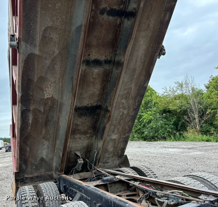 image for item EK3039 2000 Kenworth T800 dump truck