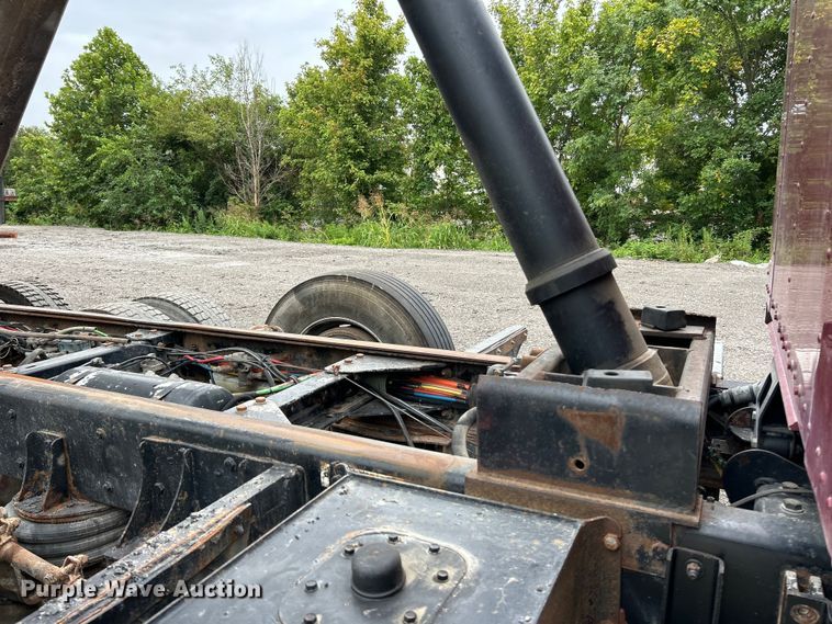 image for item EK3039 2000 Kenworth T800 dump truck