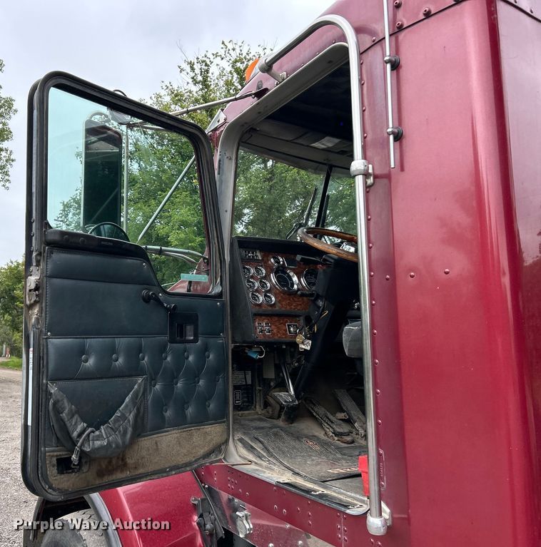 image for item EK3039 2000 Kenworth T800 dump truck