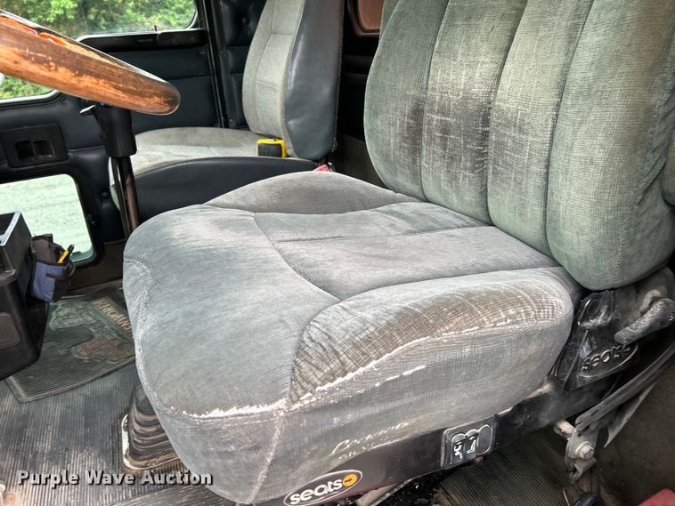 image for item EK3039 2000 Kenworth T800 dump truck