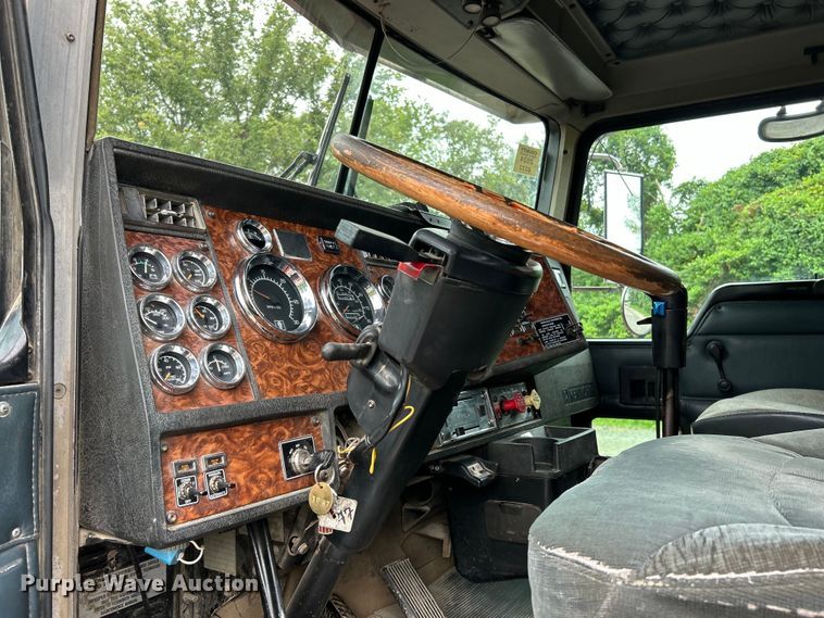 image for item EK3039 2000 Kenworth T800 dump truck