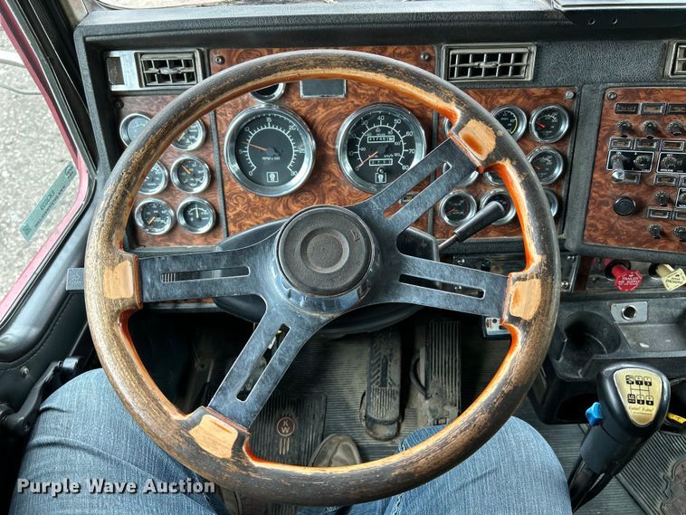 image for item EK3039 2000 Kenworth T800 dump truck