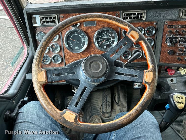 image for item EK3039 2000 Kenworth T800 dump truck