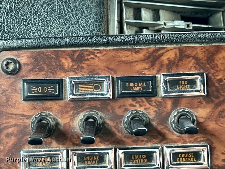 image for item EK3039 2000 Kenworth T800 dump truck