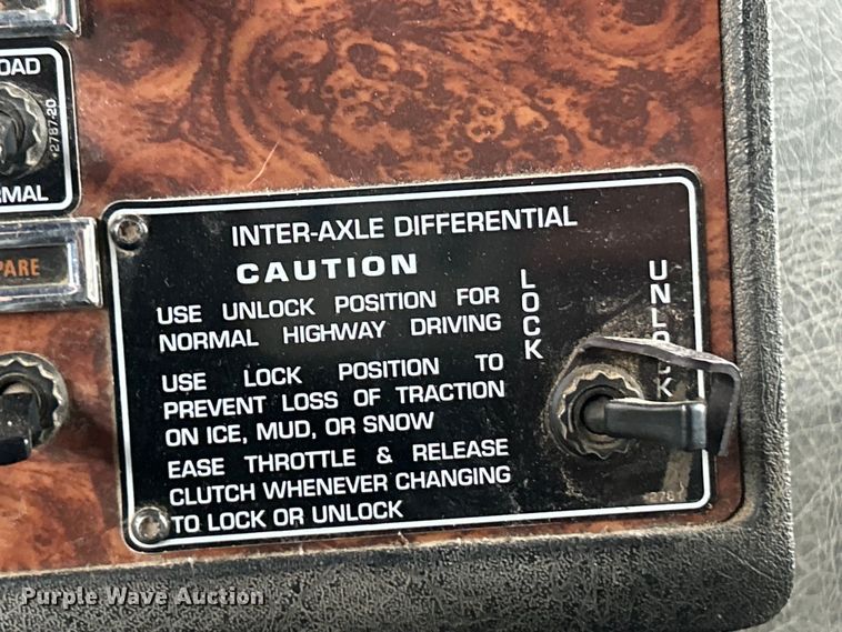 image for item EK3039 2000 Kenworth T800 dump truck