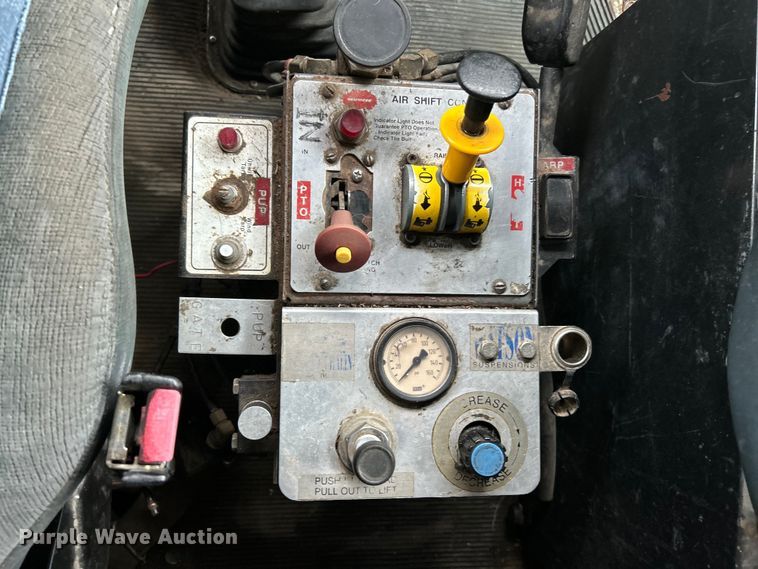 image for item EK3039 2000 Kenworth T800 dump truck