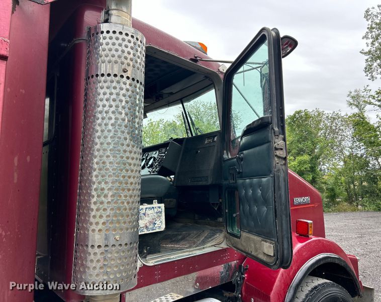 image for item EK3039 2000 Kenworth T800 dump truck