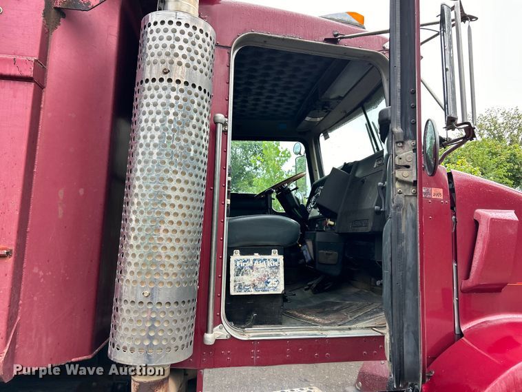 image for item EK3039 2000 Kenworth T800 dump truck