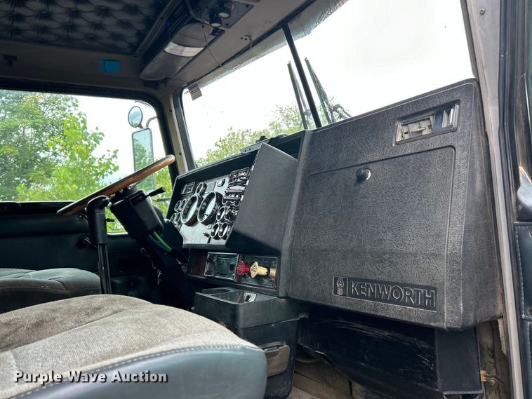 image for item EK3039 2000 Kenworth T800 dump truck