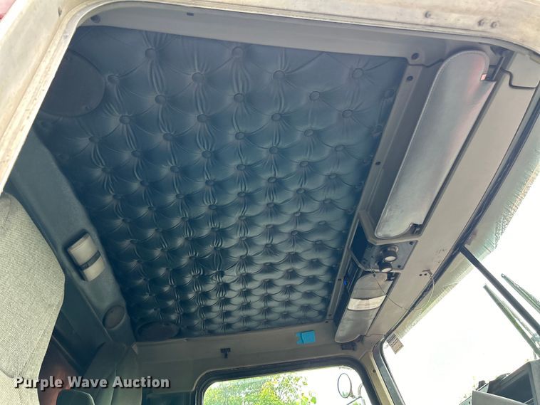 image for item EK3039 2000 Kenworth T800 dump truck