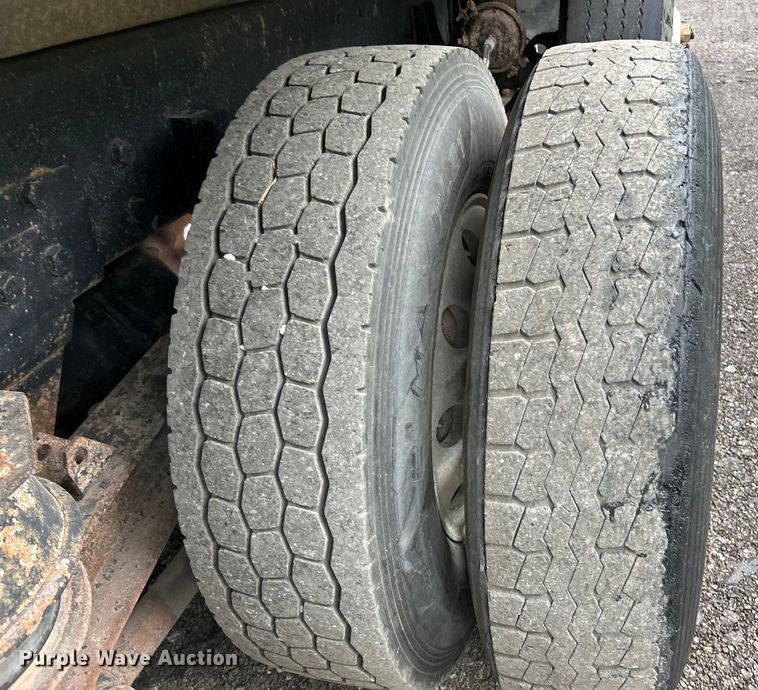 image for item EK3039 2000 Kenworth T800 dump truck