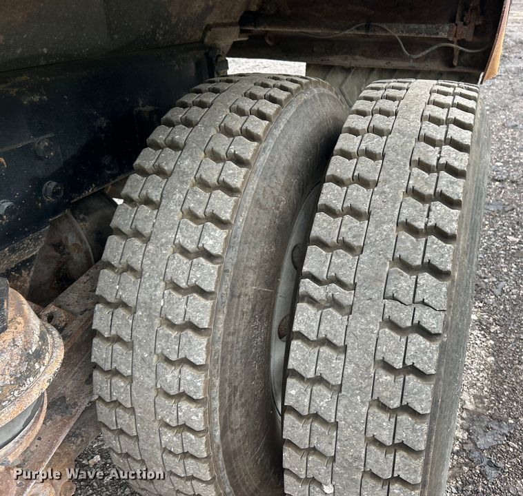 image for item EK3039 2000 Kenworth T800 dump truck