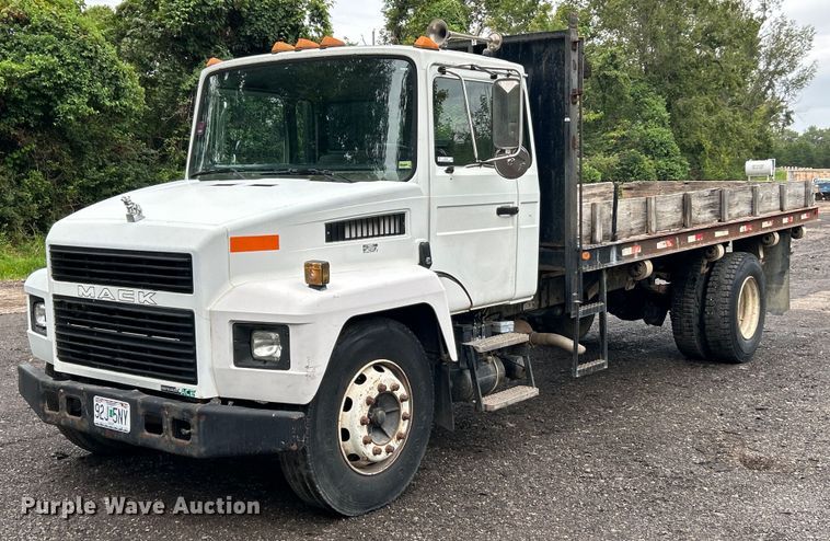 image for item EK3040 1998 Mack CS200P flatbed truck