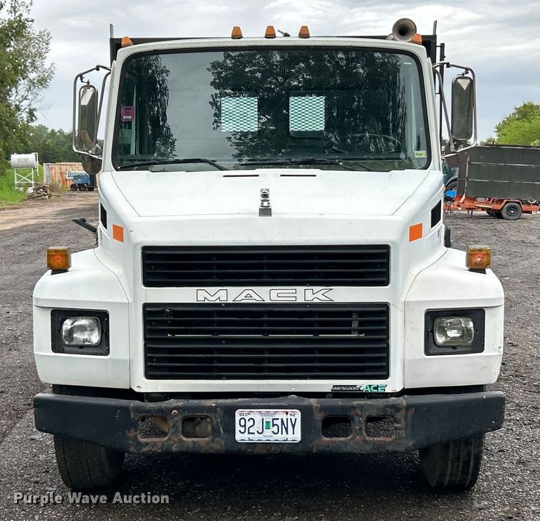 image for item EK3040 1998 Mack CS200P flatbed truck