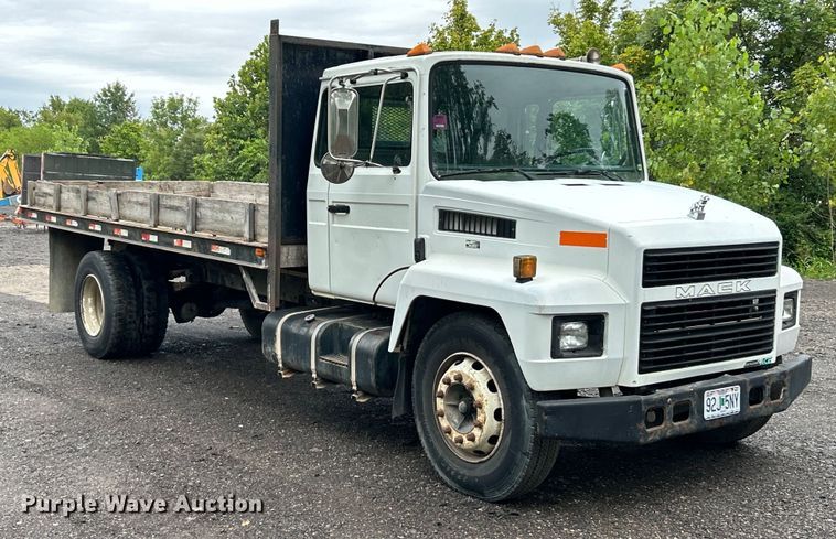 image for item EK3040 1998 Mack CS200P flatbed truck