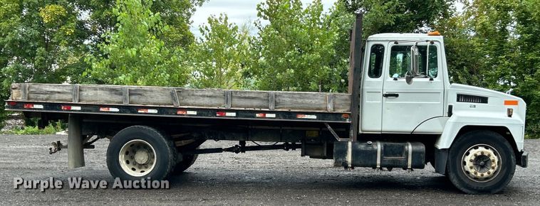 image for item EK3040 1998 Mack CS200P flatbed truck