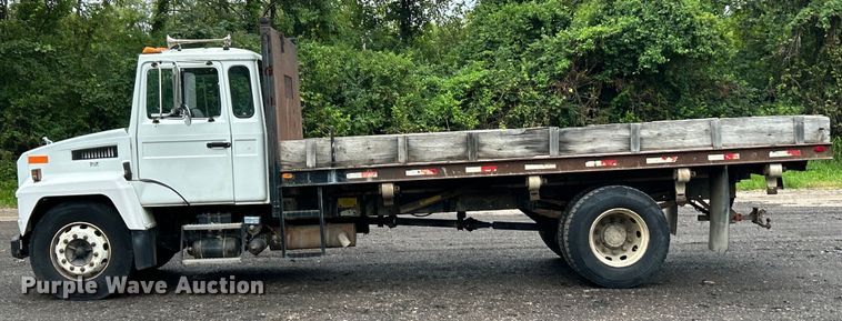 image for item EK3040 1998 Mack CS200P flatbed truck