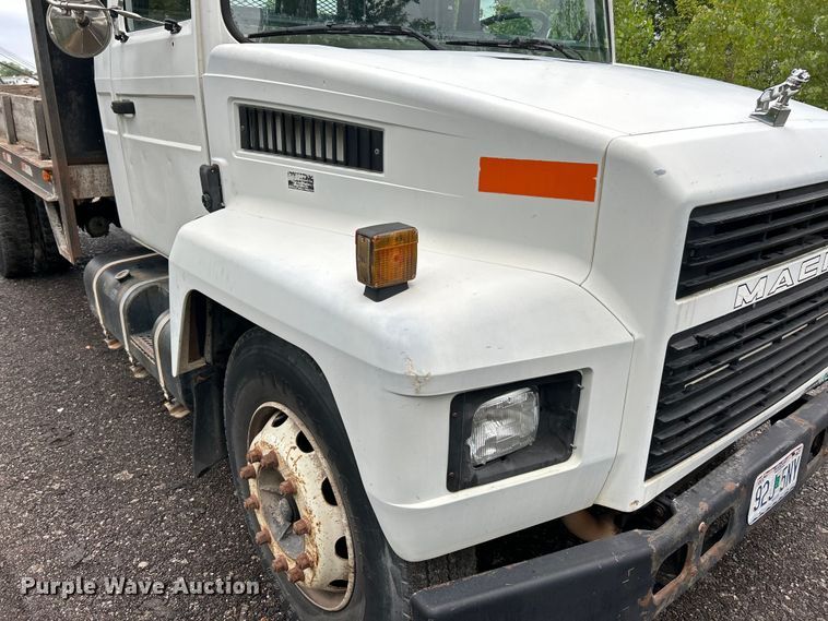 image for item EK3040 1998 Mack CS200P flatbed truck