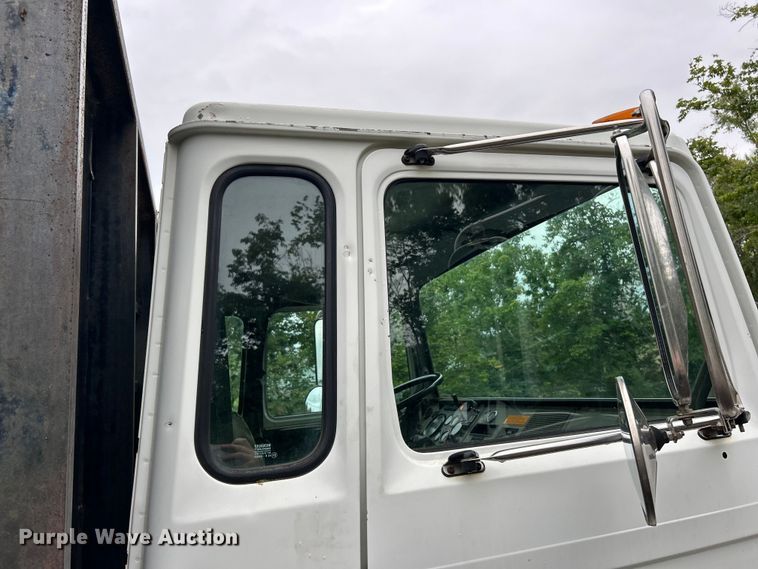 image for item EK3040 1998 Mack CS200P flatbed truck