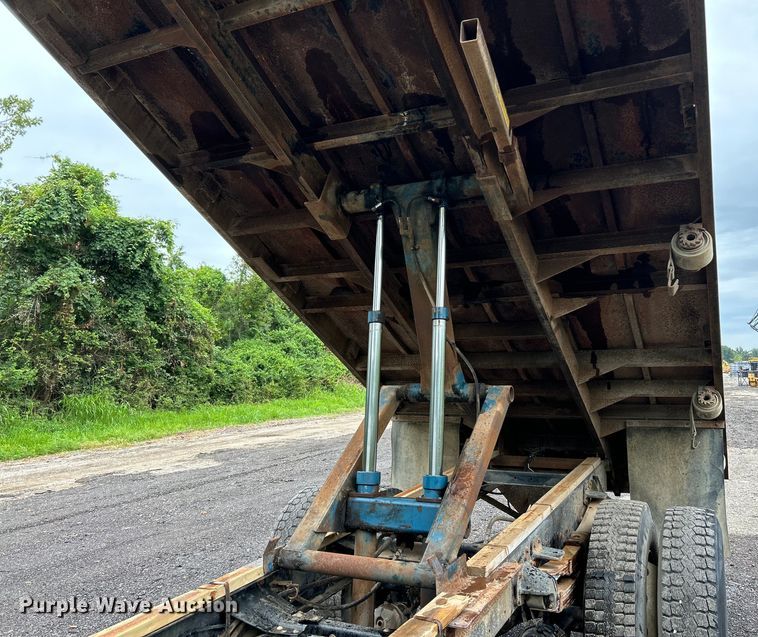 image for item EK3040 1998 Mack CS200P flatbed truck