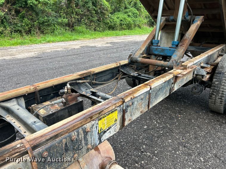 image for item EK3040 1998 Mack CS200P flatbed truck