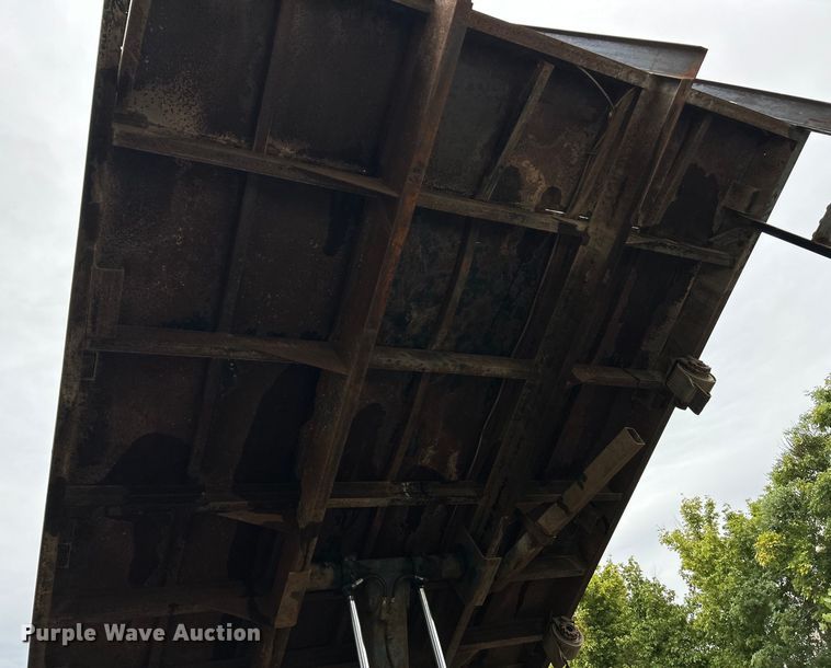 image for item EK3040 1998 Mack CS200P flatbed truck