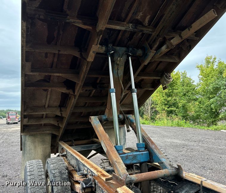 image for item EK3040 1998 Mack CS200P flatbed truck