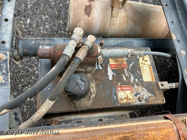 image for item EK3040 1998 Mack CS200P flatbed truck