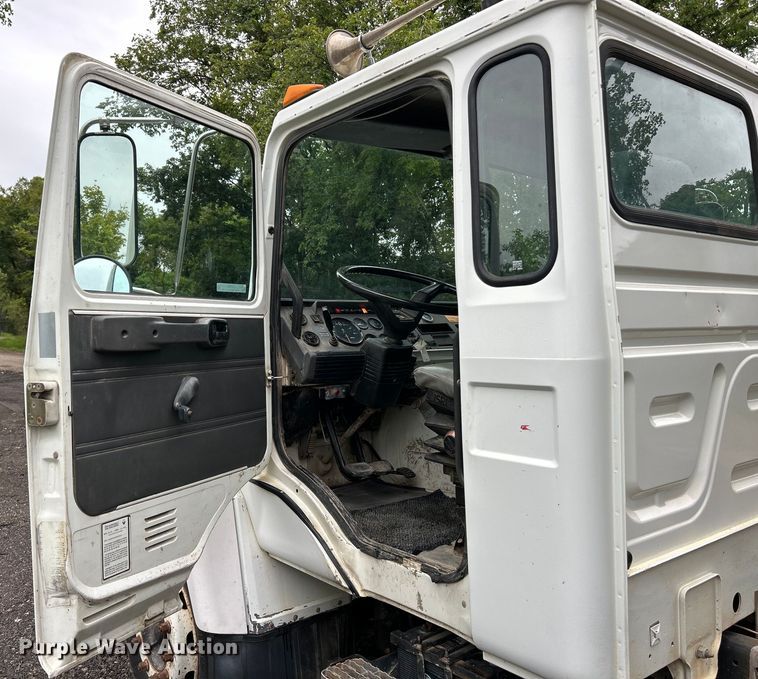 image for item EK3040 1998 Mack CS200P flatbed truck