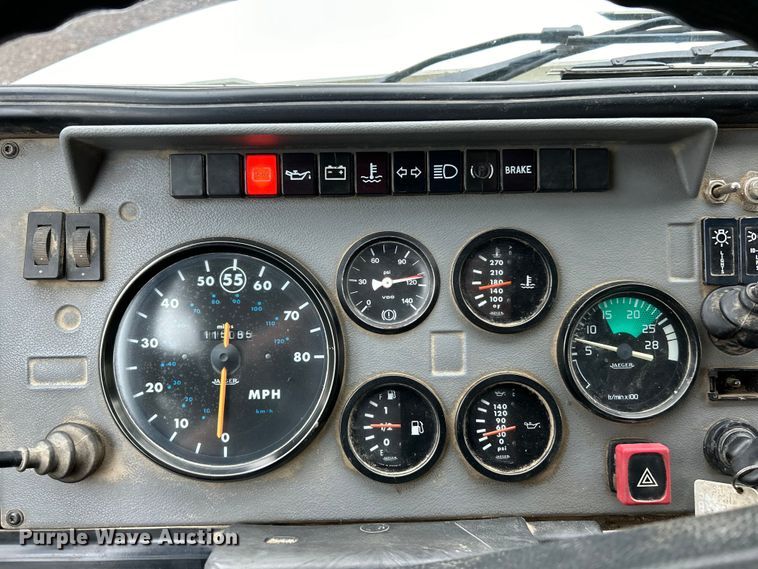 image for item EK3040 1998 Mack CS200P flatbed truck