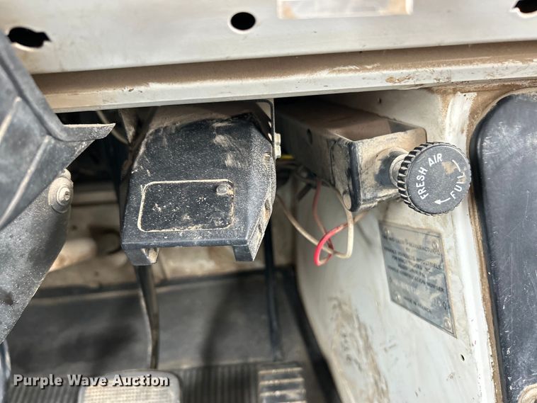 image for item EK3040 1998 Mack CS200P flatbed truck