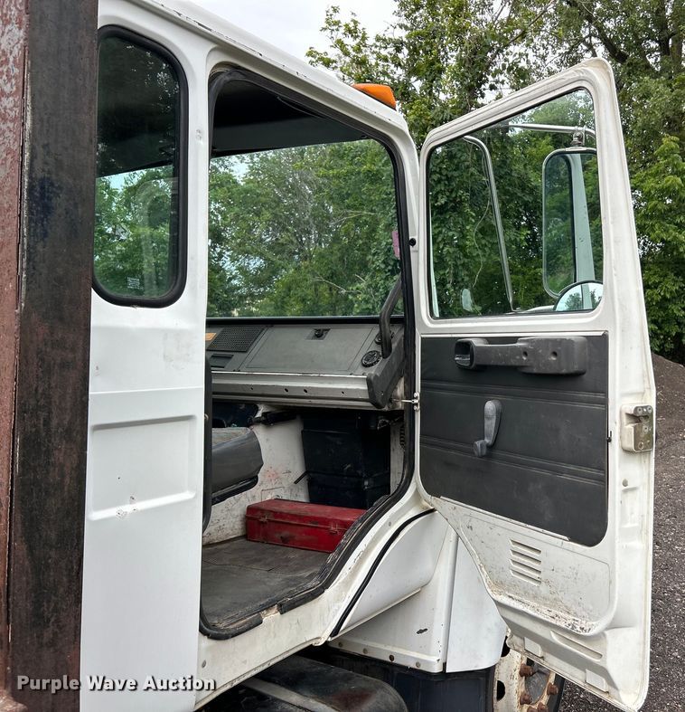 image for item EK3040 1998 Mack CS200P flatbed truck